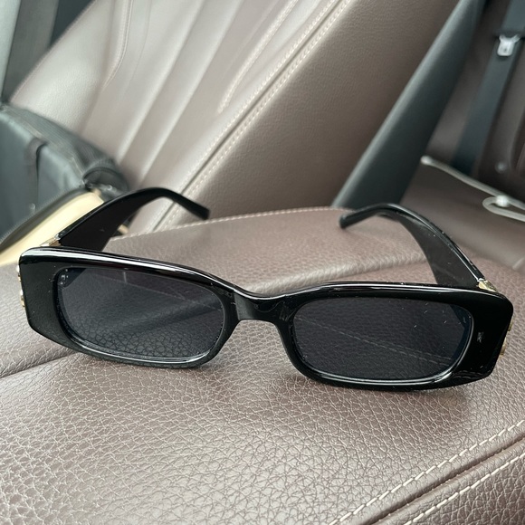 *SOLD* Black Fashion Sunglasses Gold BB Detail UV400 Unisex - Picture 3 of 7